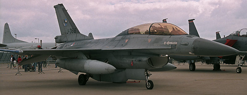 General Dynamics F-16B Fighting Falcon
