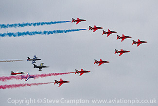 Red Arrows tribute flypast