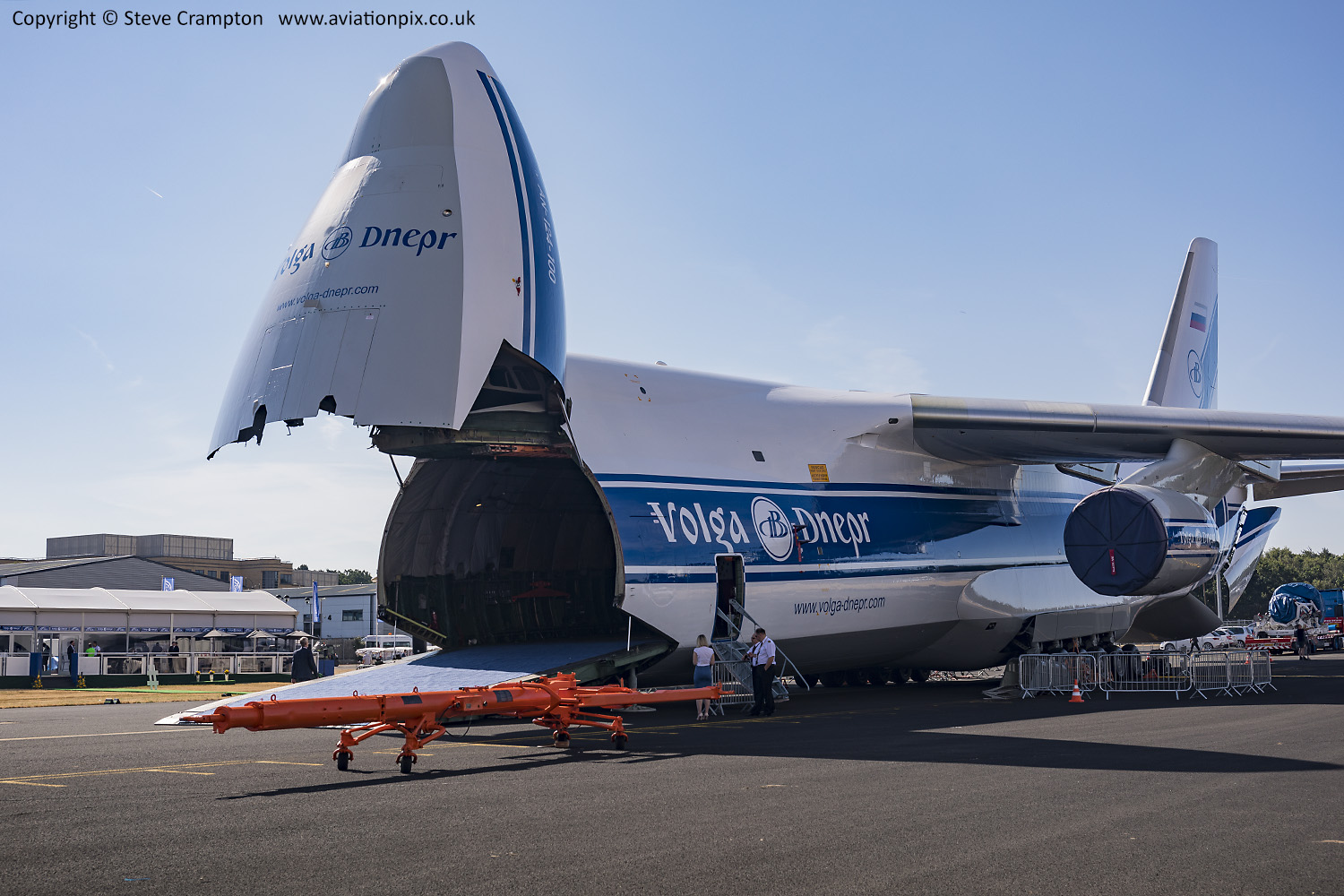 Antonov An-124-100